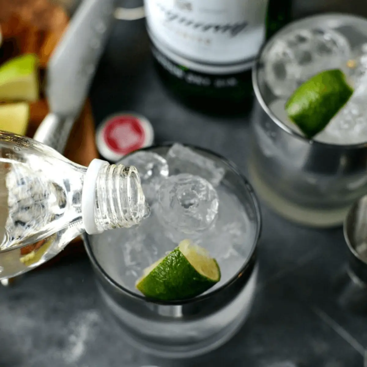 Cara Menikmati Gin: Neat, Es, atau Gin & Tonic